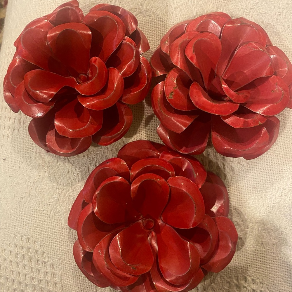 Red Rustic Metal Roses-3